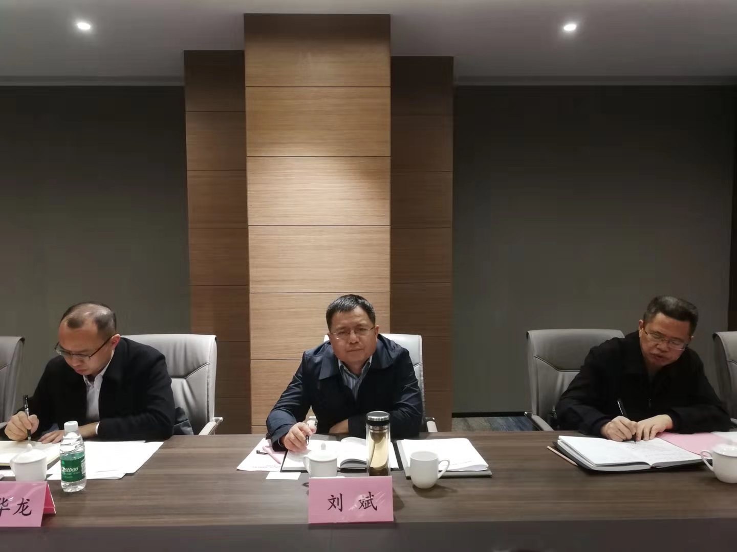 副市长刘斌一行于南平市建阳区召开上浦高速对接洽谈会